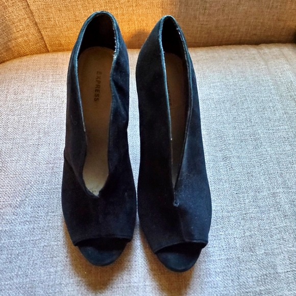 Express 8 1/2 high heel shoes - Picture 2 of 6